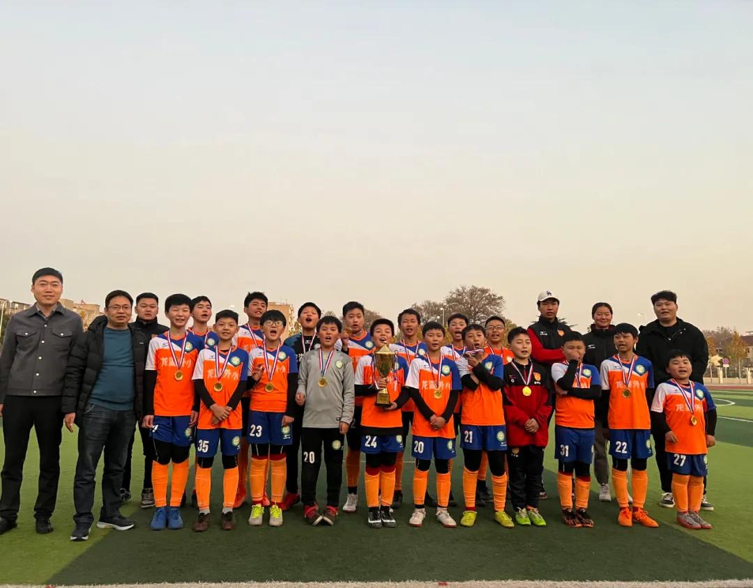 新郑市龙湖外国语小学的足球联赛,新郑市长杯青少年校园足球