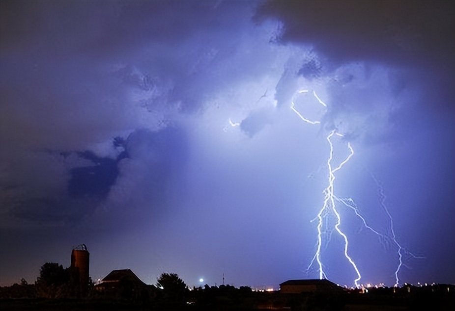 2010年河北行唐，儿子患病身长“巨型黑痣”，母亲为救子割皮移植