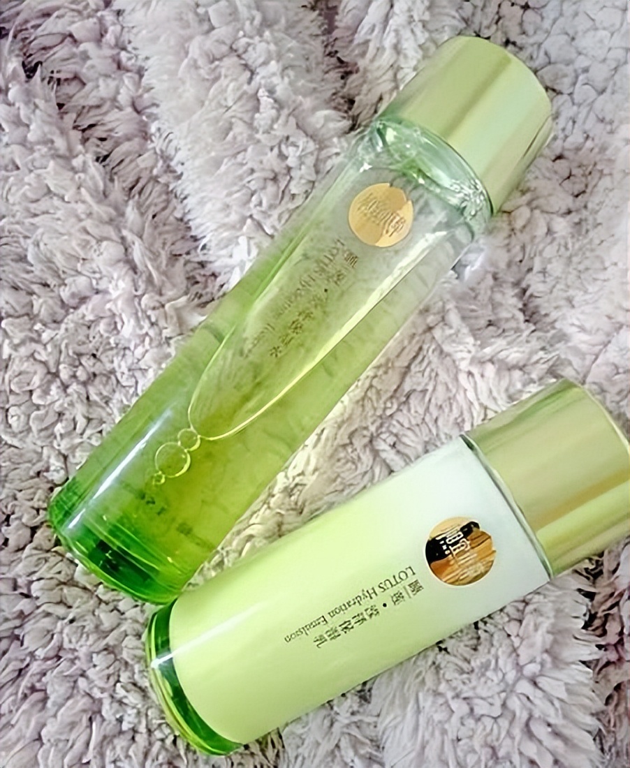 补水收缩毛孔的爽肤水推荐,爽肤水补水保湿收缩毛孔推荐