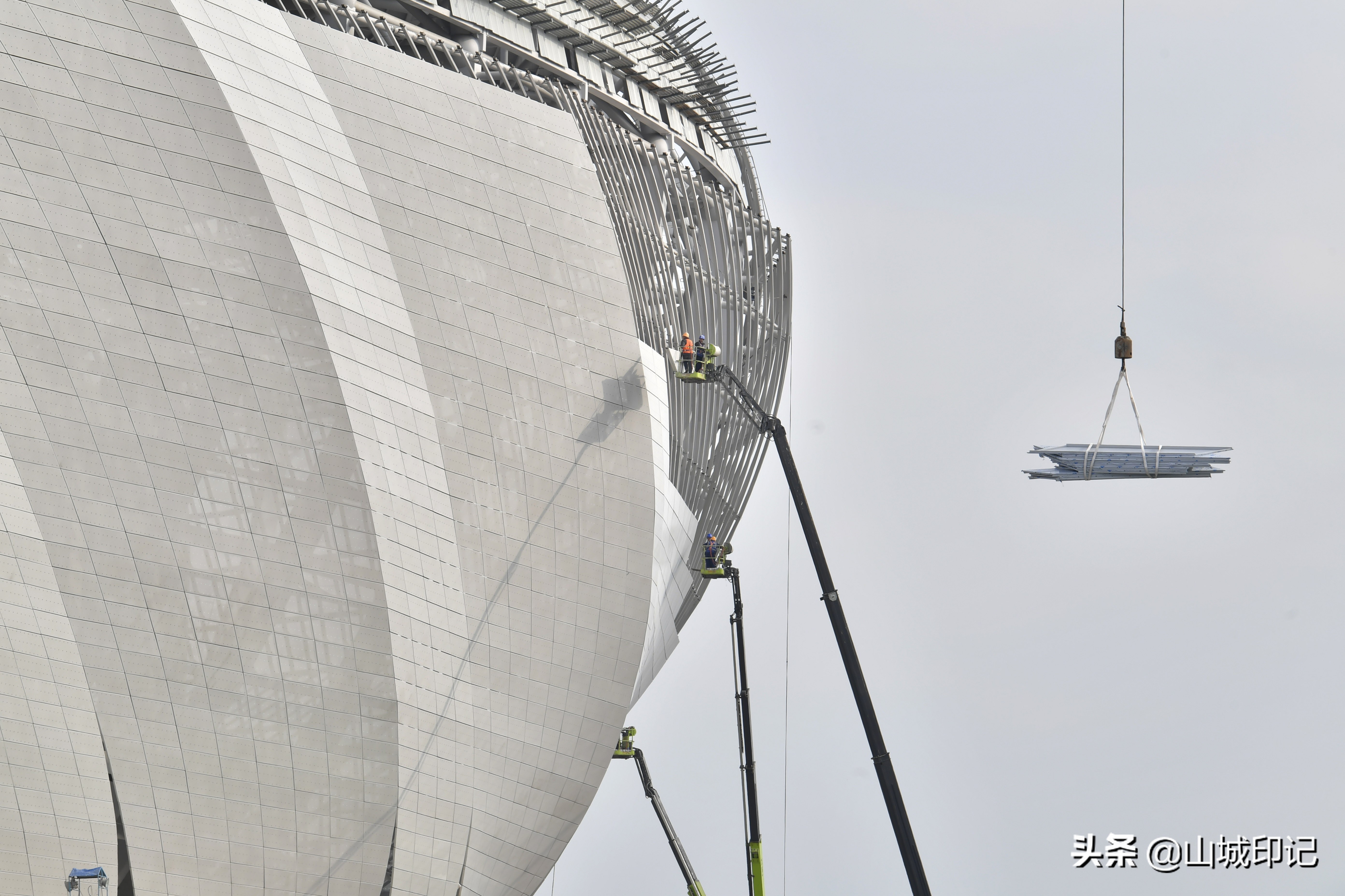 龙兴足球场5月1号有灯光秀吗,2023亚洲杯专业足球场开工进度