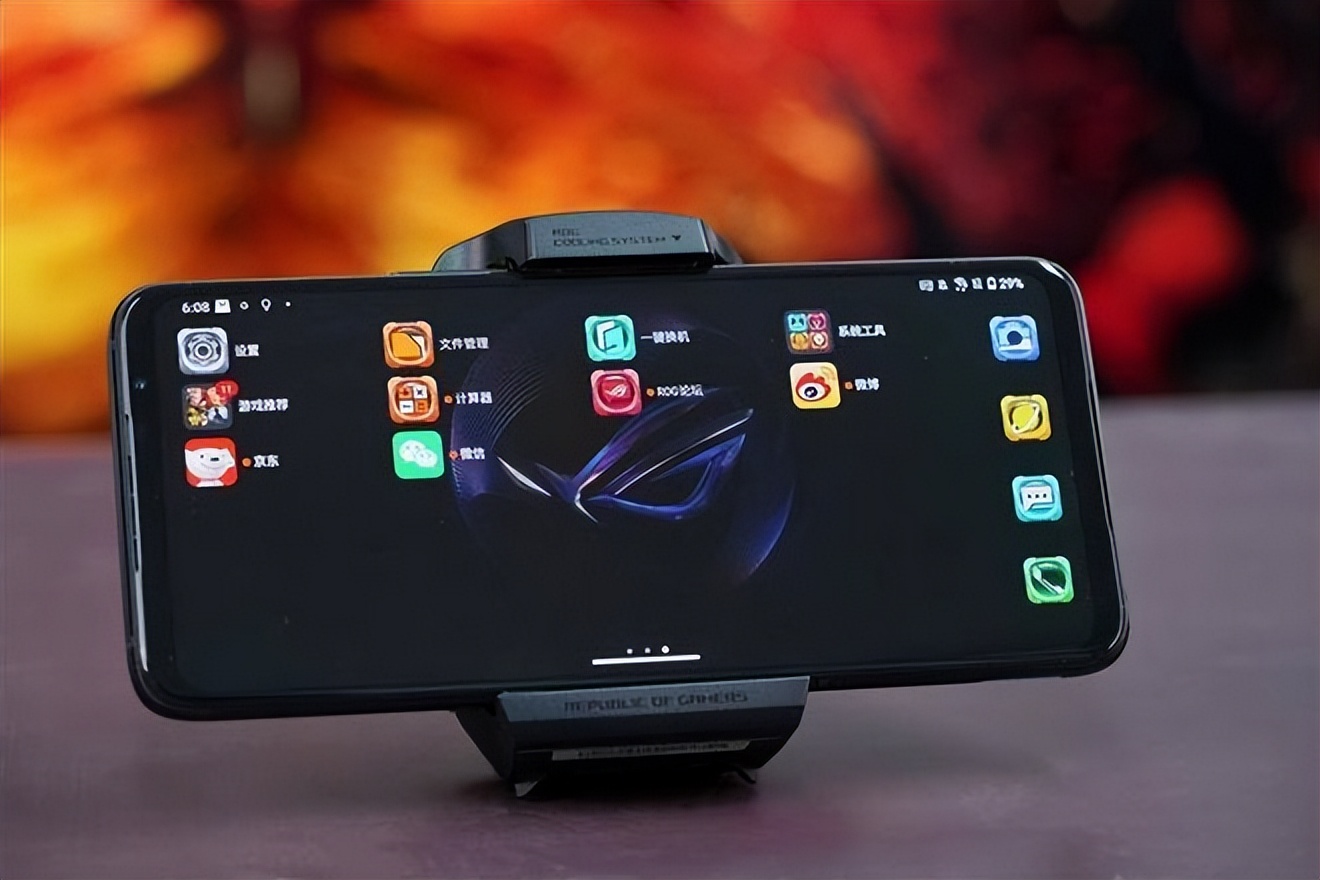 618手游*党**购机攻略：不要只看芯片，这些配置分分钟助你吃鸡上分