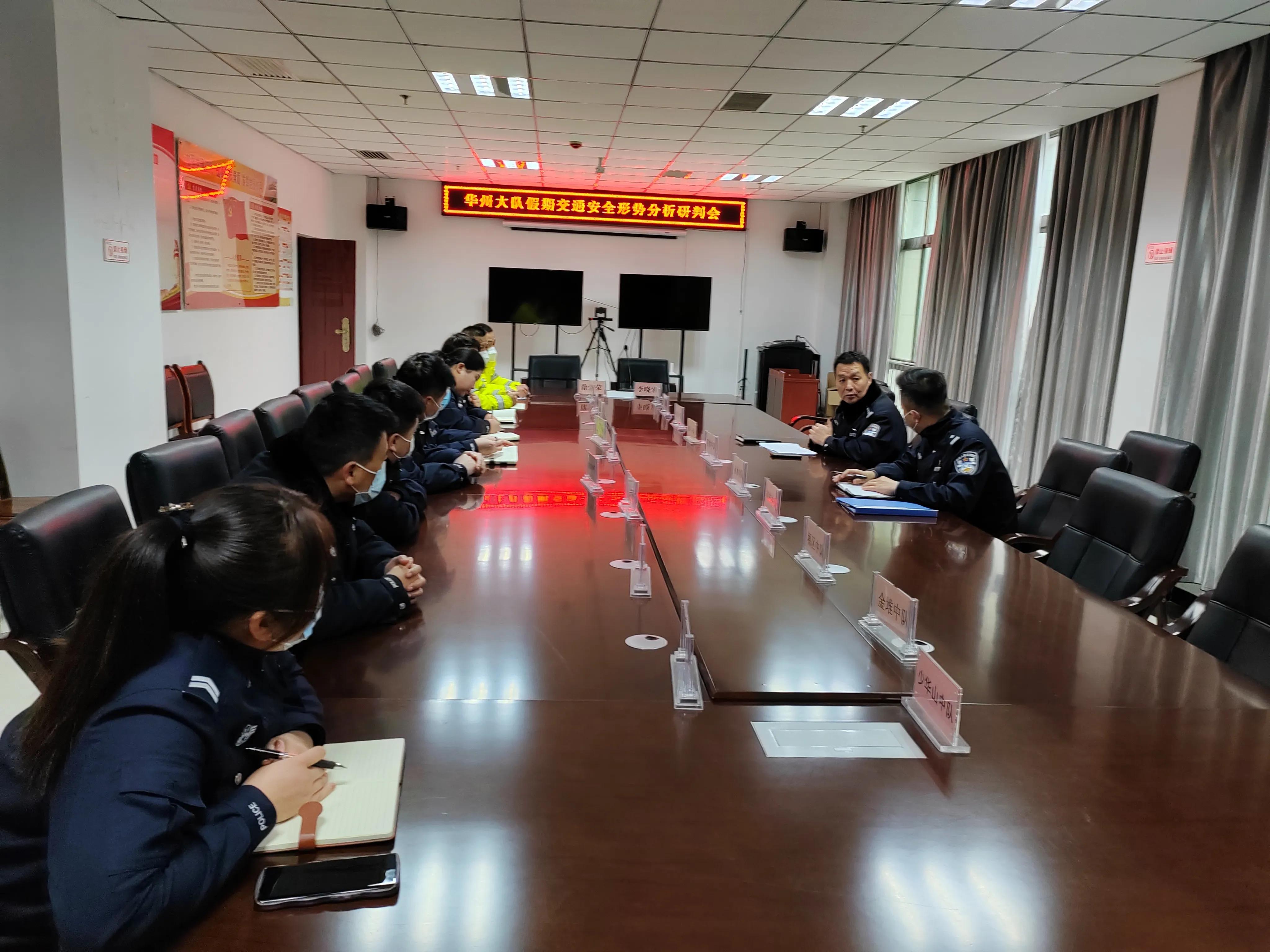 公安春节不打烊民警在岗保平安,县交警圆满完成春节安保任务