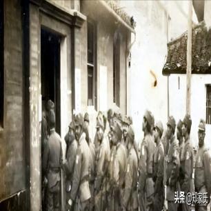 日军*行暴**照片，女子脱衣服让日本人拍摄被*辱侮**致死，惨死野外4