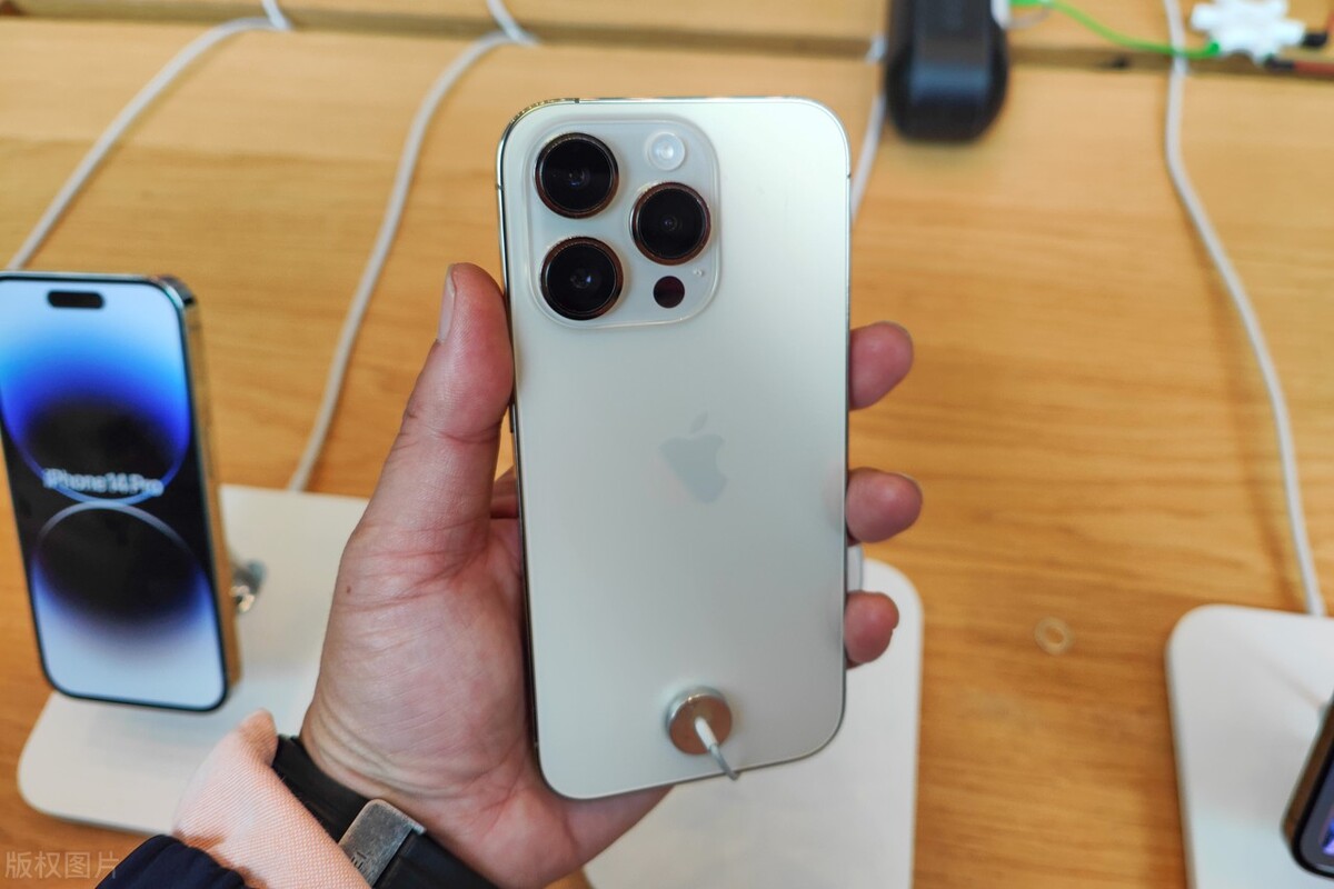 苹果和华为p60拍照效果哪个好,苹果14对比华为p60art拍照真实度