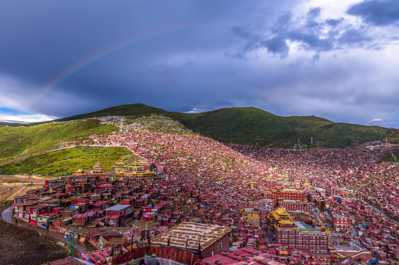最大佛学院位于我国哪里,佛学院关闭怎么进去