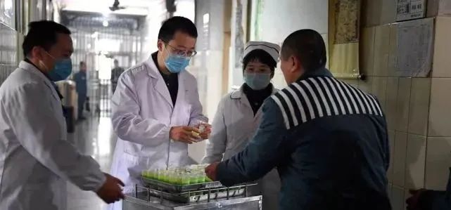 监狱服刑人员不服从管教,监狱服刑家人不寄生活费怎么办