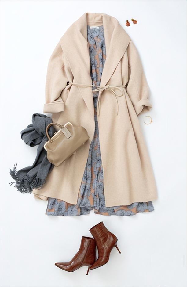 穿衣别再一身黑穿搭口诀教给你,穿衣搭配技巧冬天羽绒服