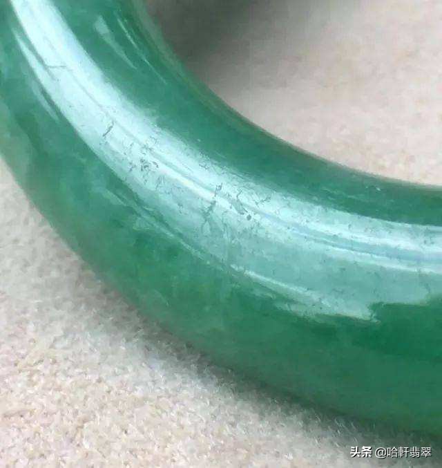 买了翡翠手镯的翠友,7万买的翡翠飘花手镯竟然只值8千