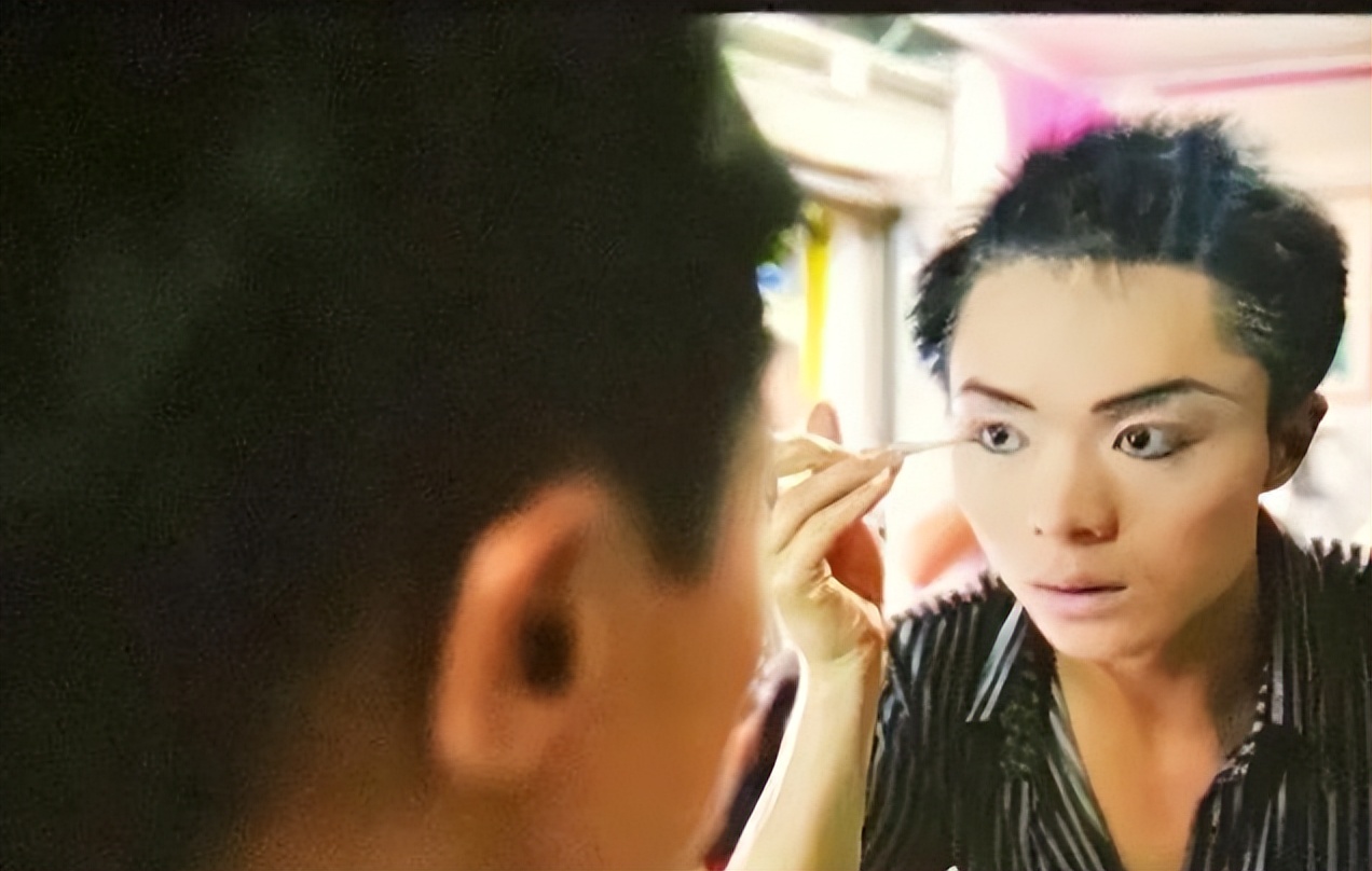 变性人“李二毛”：曾是夜场小王子，为爱情变“女人”却惨遭抛弃