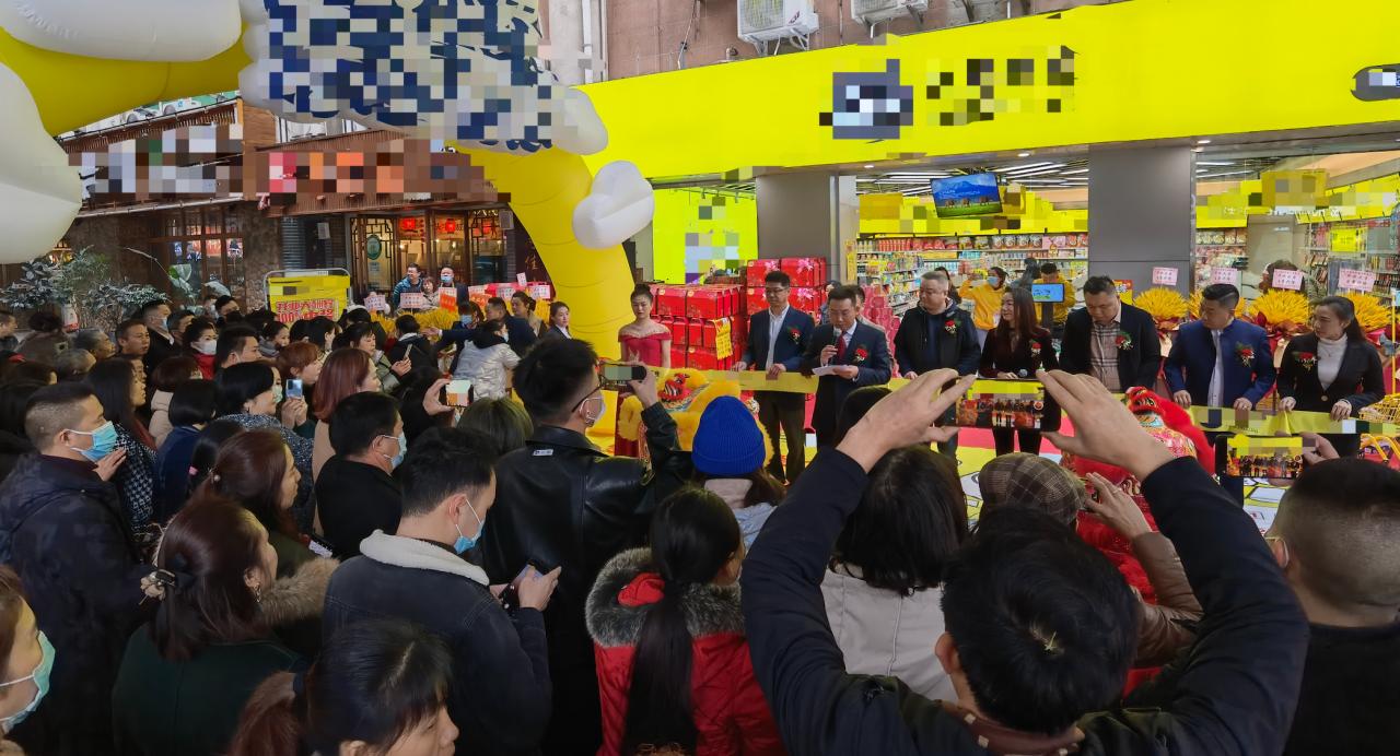 用10万开个餐饮店,用10万开一家服装店