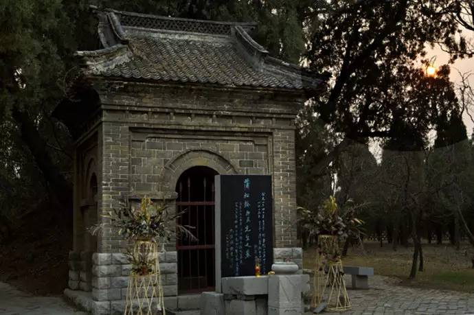 从古到今都没找到的名人墓,八十年代修铁路发现的大墓