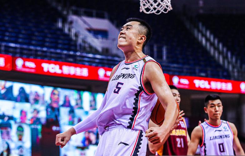 盘点cba历史十大中锋,cba总决赛姚明51分21篮板