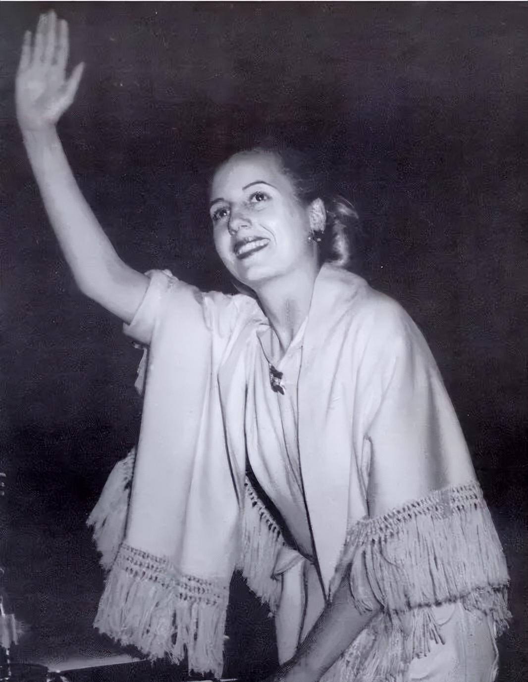 “阿根廷玫瑰”艾薇塔：美艳又卑微的风尘女，27岁逆袭为第一夫人