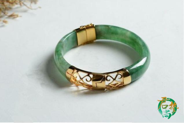 翡翠手镯怎样挑选最好,如何挑选到最适合自己的翡翠手镯