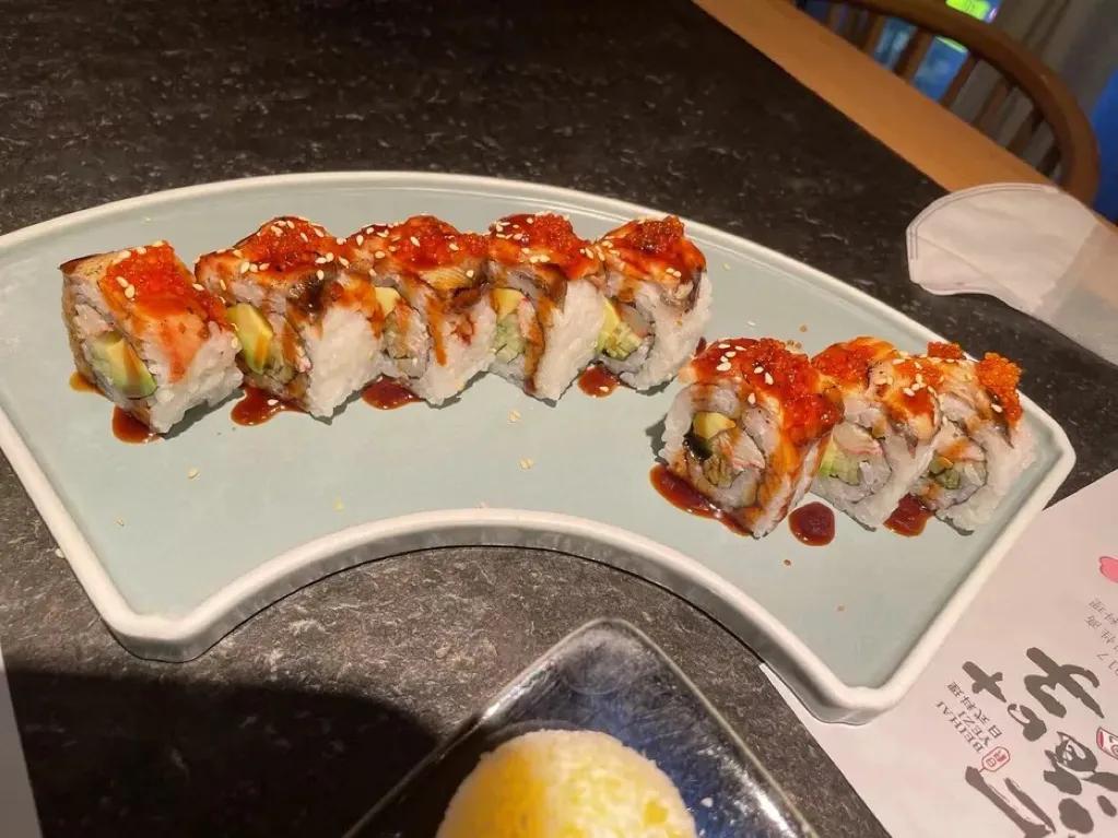 陪闺蜜打卡日料店,我的闺蜜我来宠