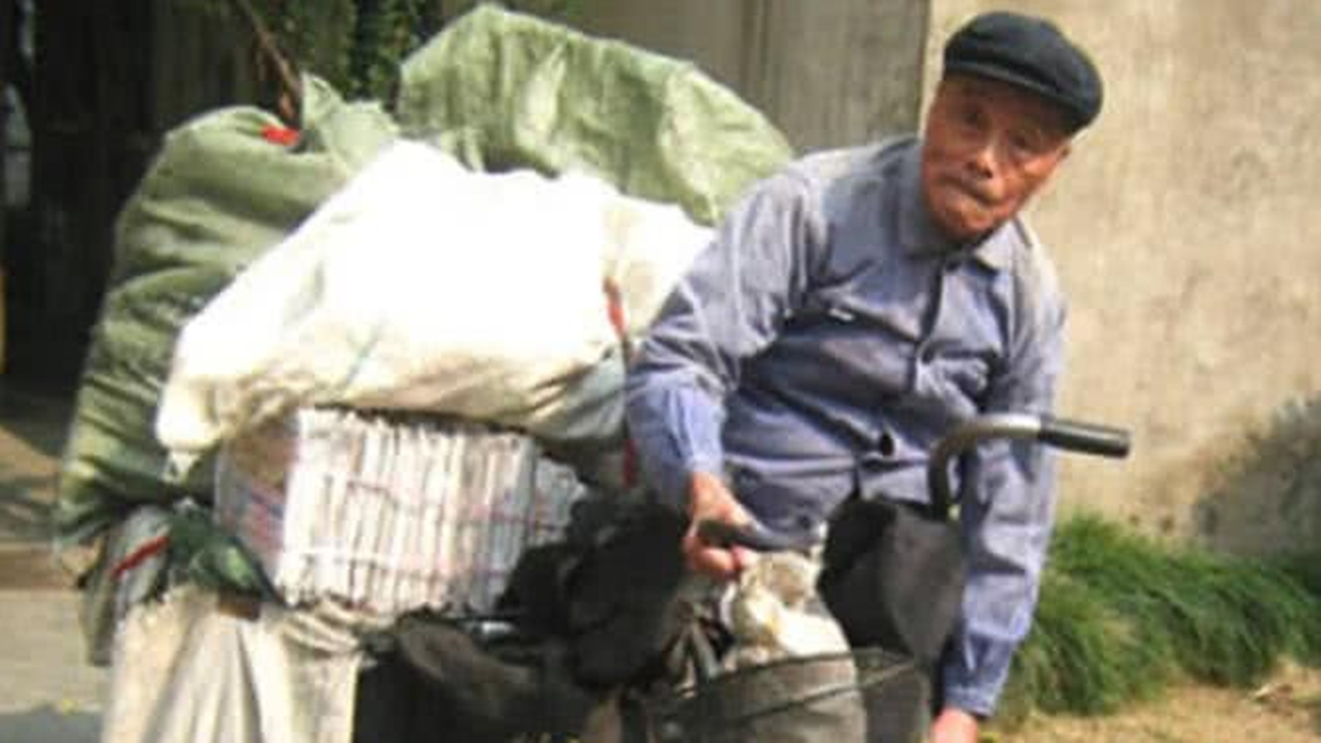 浙江一老人出狱后蹬三轮,老人蹬三轮出狱