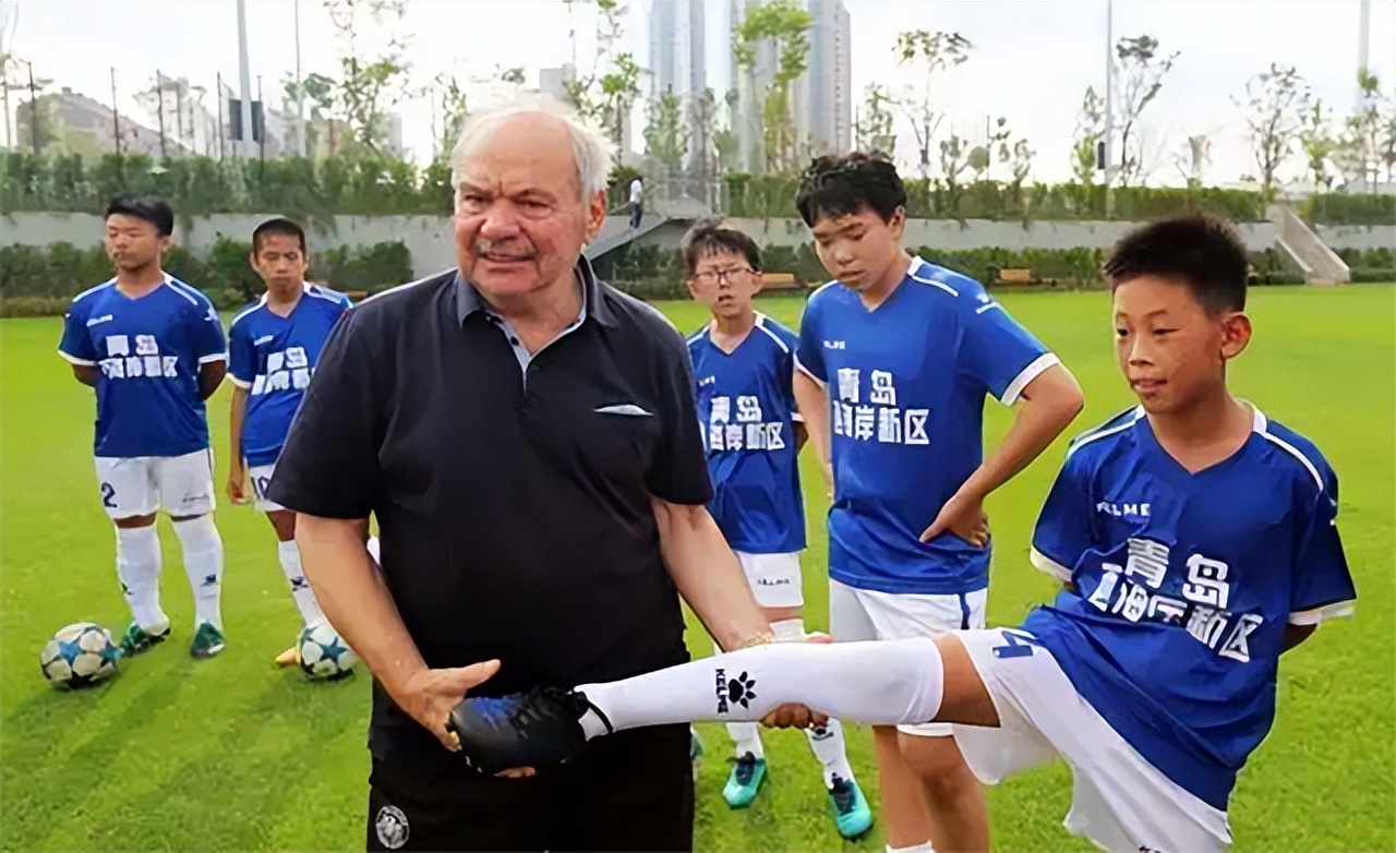 “国际*子骗**”施拉普纳：万人吹捧上春晚，球队爆冷万人嫌