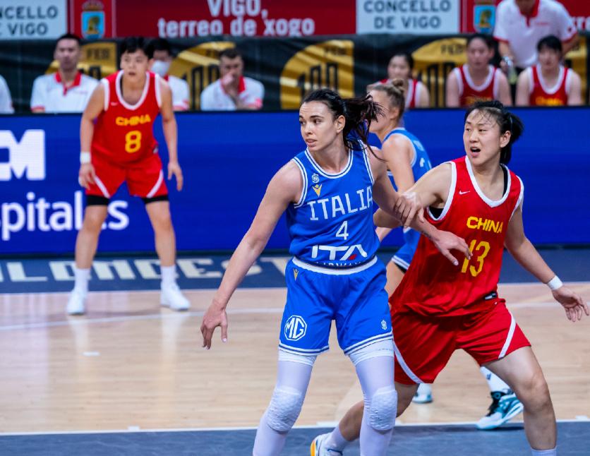 53分大胜,女篮61分狂胜