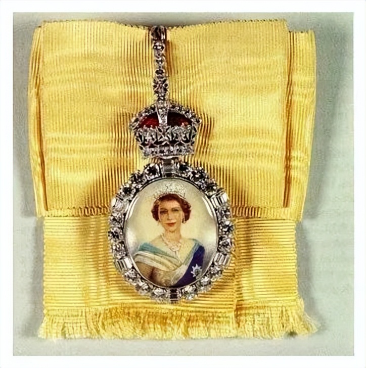 凯特王妃得到珠宝,凯特解锁女王珠宝