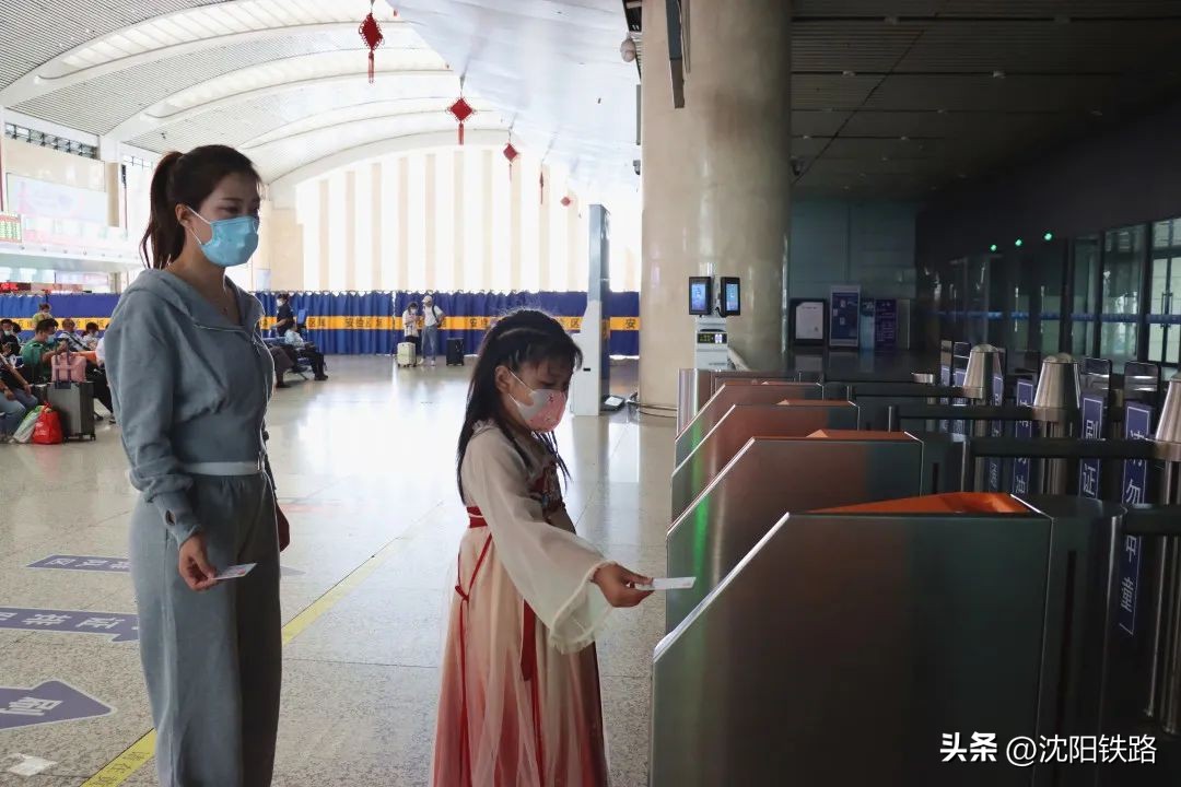 带儿童乘坐火车购票技巧,带2岁宝宝如何购票乘火车