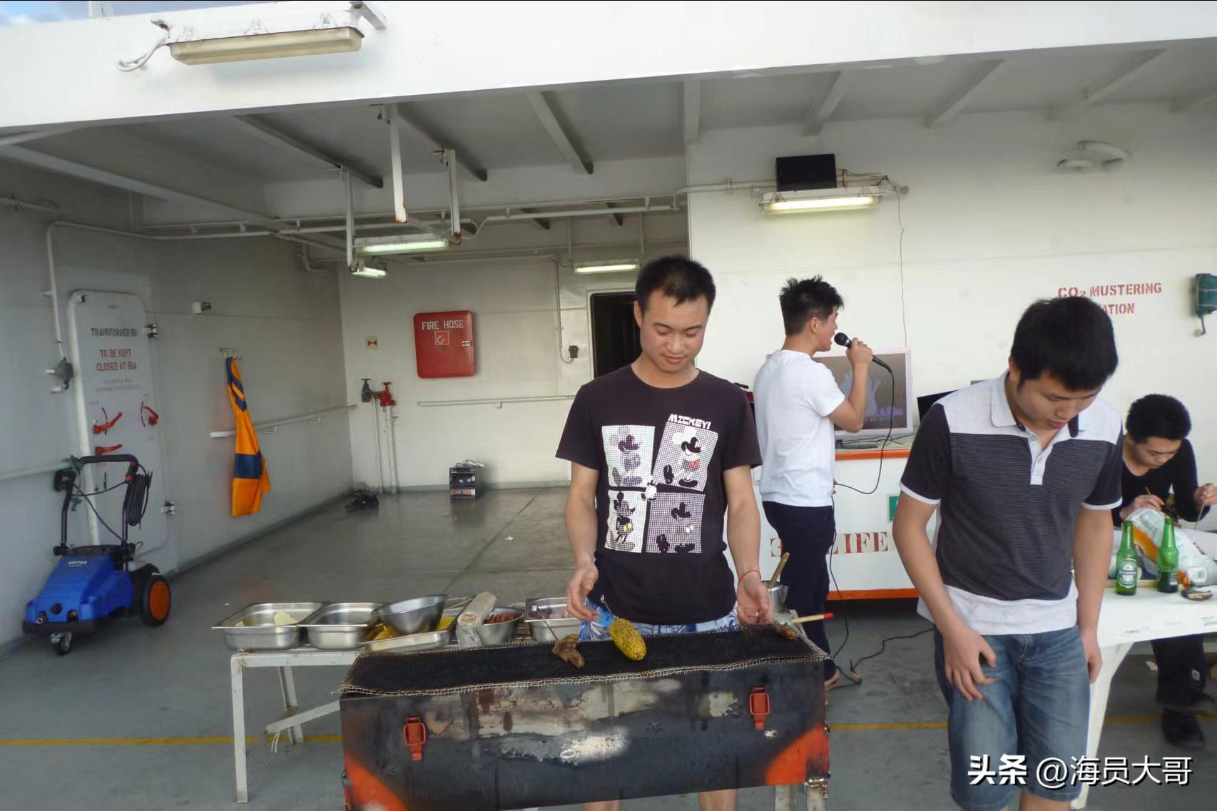 国际海员国庆节船上聚餐,海员在船上的海鲜大餐