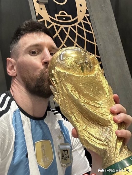 贝利谈c罗和梅西,法国采访梅西和c罗