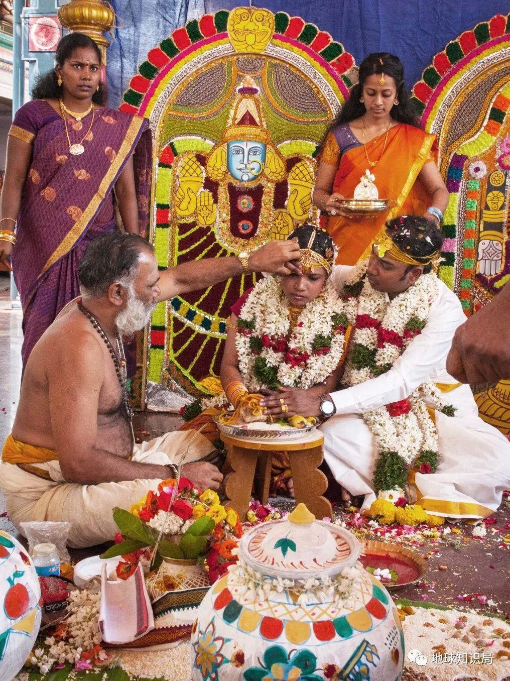 印度的宗教迷信有多严重,印度的迷惑行为