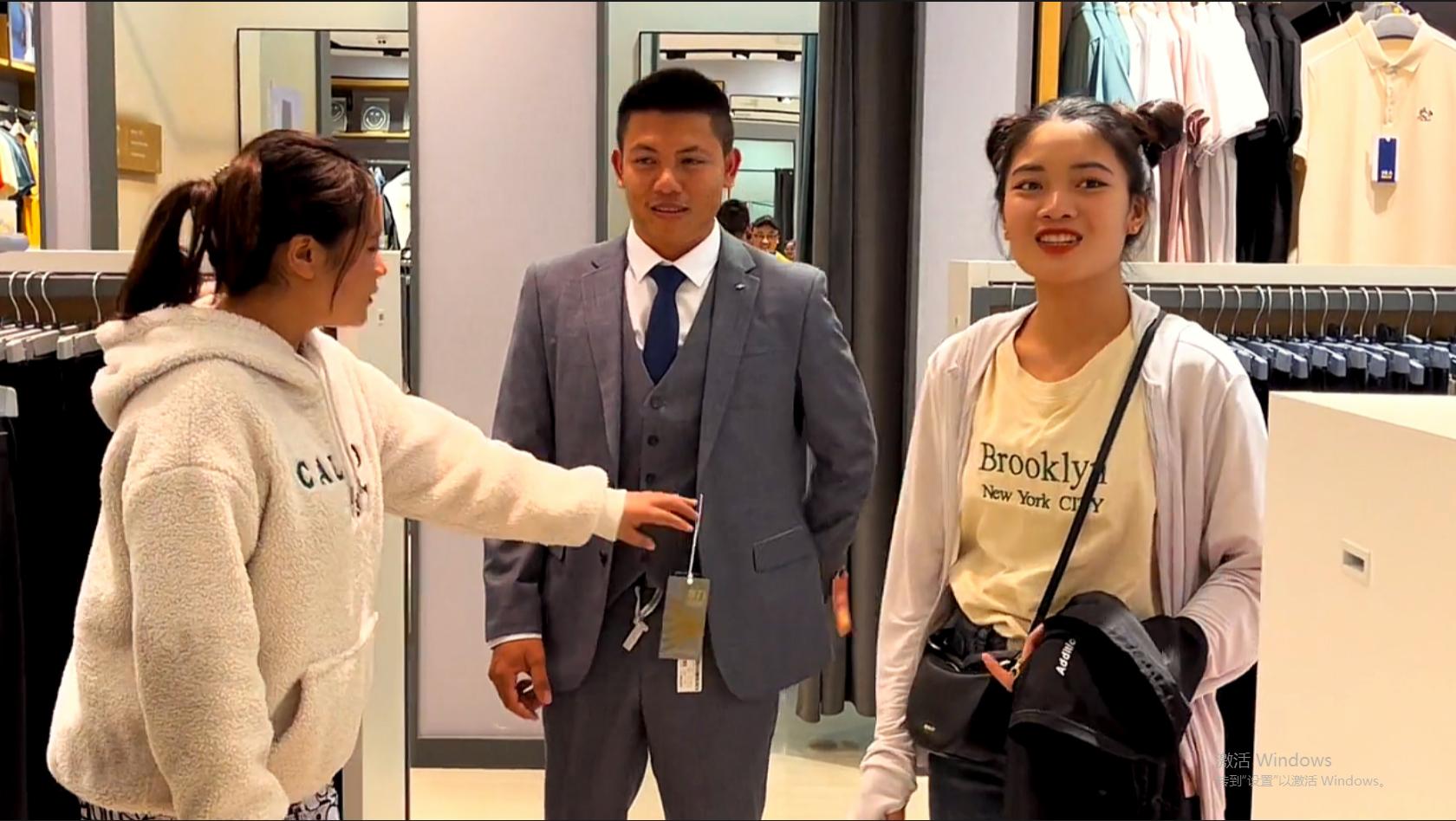 老挝媳妇2000万买橡胶树苗600万买手机，想出租大舅哥西装赚租金