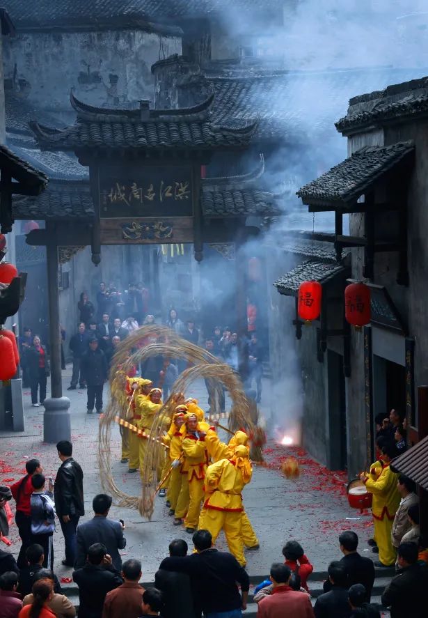 鍘嗗彶涓婇粍閲戠殑鍓嶄笘浠婄敓,榛勯噾姘撮亾鍘嗗彶浜ゆ槗鏁版嵁