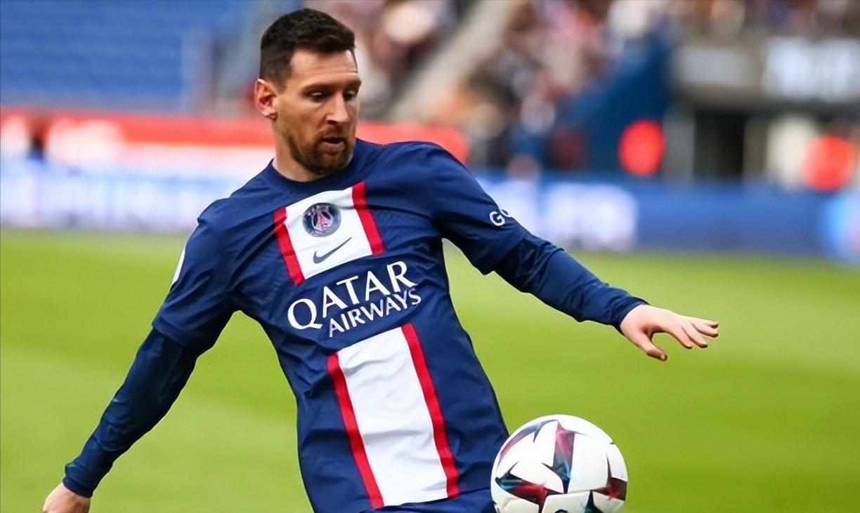 巴萨今夏引援优先考虑左后卫,巴萨球迷听到梅西要离队后的反应