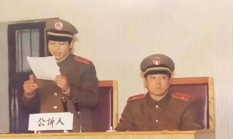 山城剿匪记刘三姐被枪决,刘三姐1980