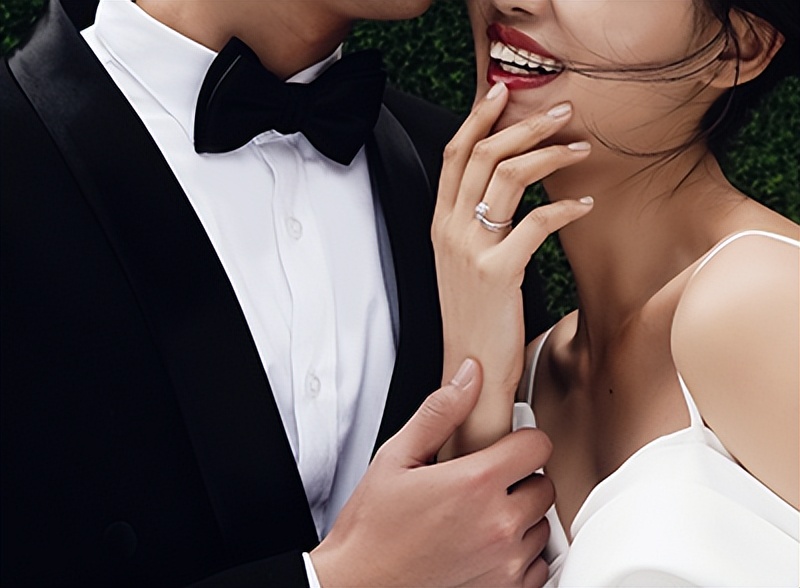 戒指的戴法和意义十个手指女生,戒指的戴法女生戒指戴哪只手