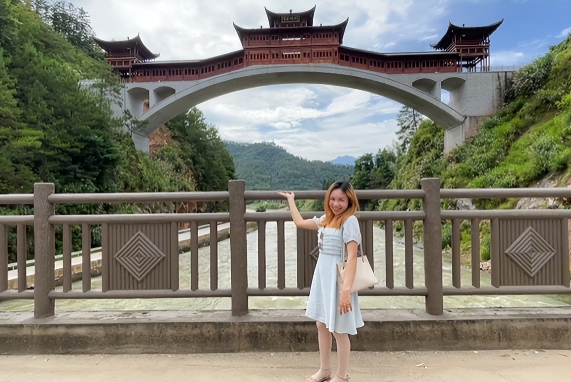 老挝姑娘远嫁中国后回娘家,老挝小姑娘嫁中国人