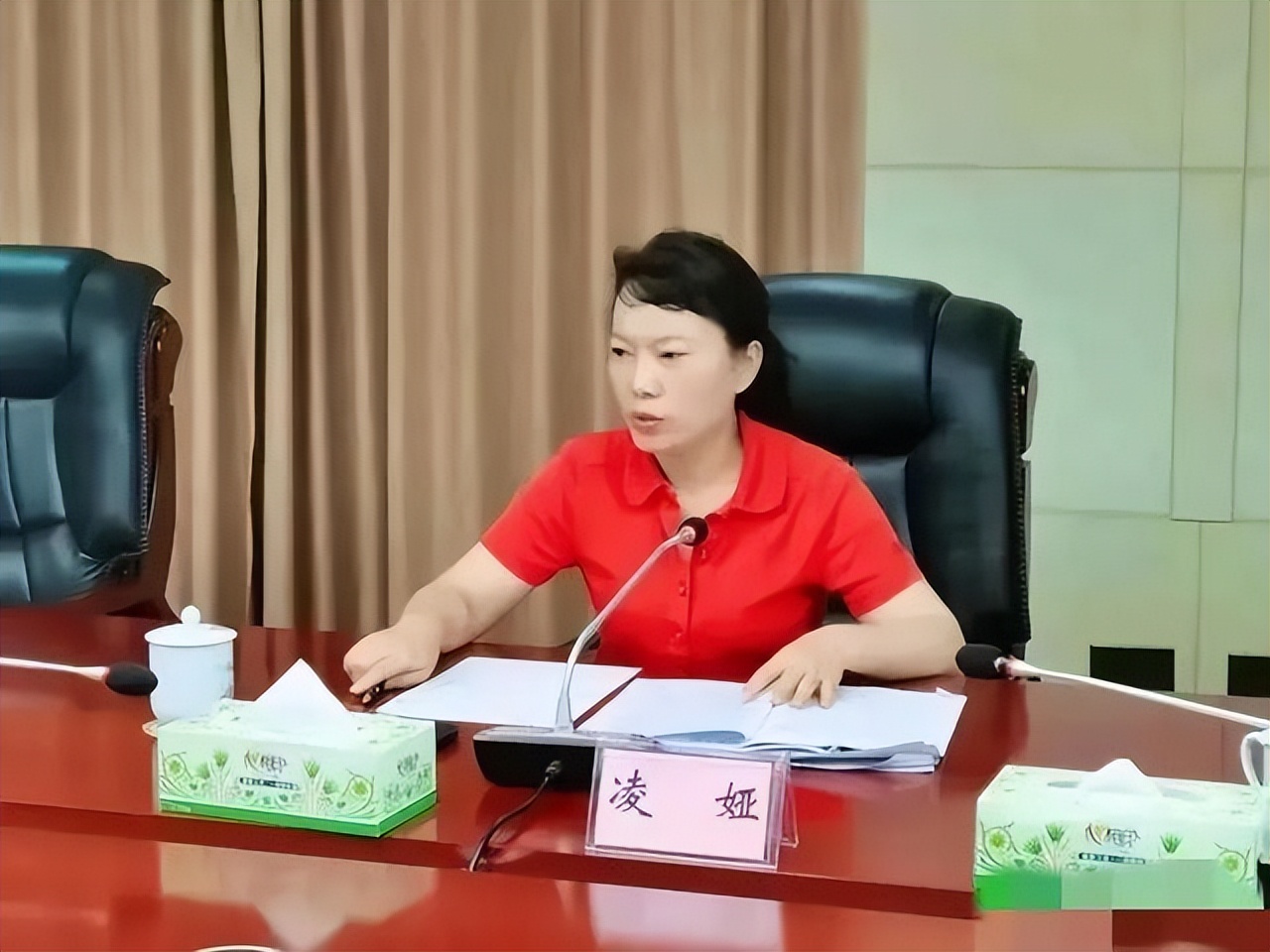 警花副局长聚众吸毒,迫使下属与其发生关系,三观尽毁无下限