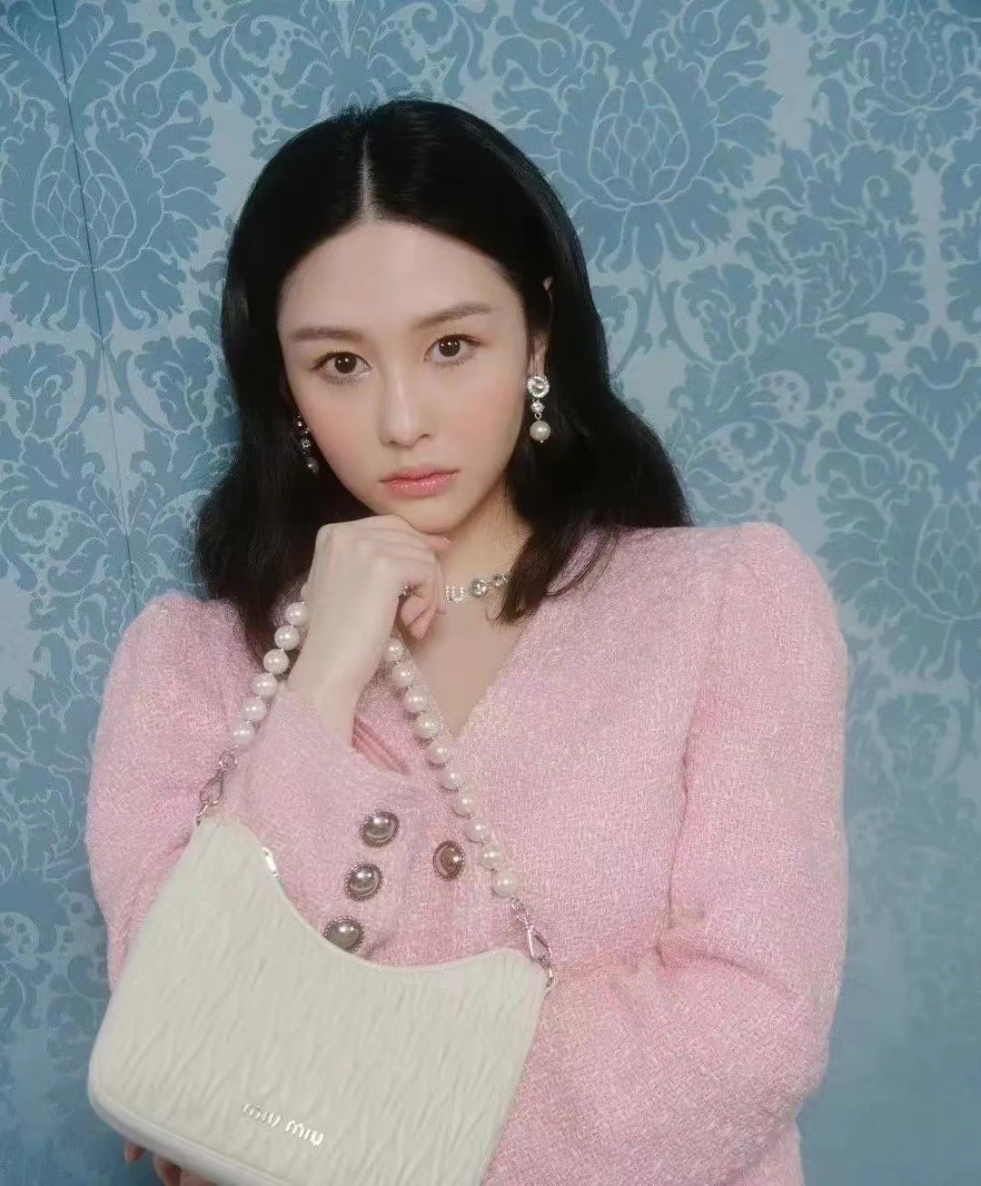 邱淑贞17岁二女儿穿露脐装,邱淑贞早年穿搭