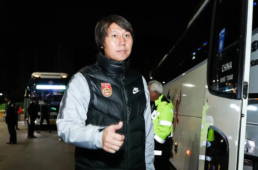 中超最离谱的假球,中超赛场再现离谱乌龙球