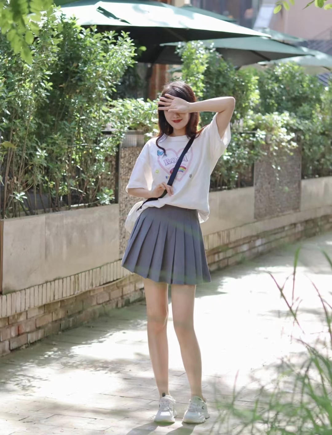 短款百褶短裙的10种搭配方法冬季,灰色短款百褶半身裙怎么搭配上衣