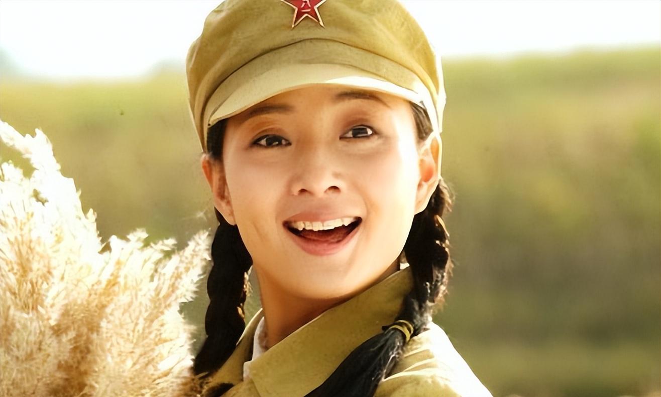 舍不得红唇眼线假睫毛，就别演女兵，这6位女星扮相才叫尊重观众