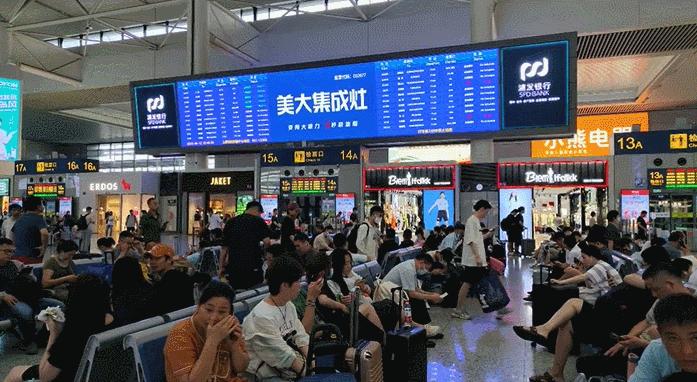 亿万曝光！美大集成灶硬核霸屏多地核心高铁站，品牌声势再掀高潮