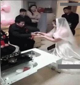 神回复：把儿子头弹破了，老婆马上回家怎么办？我只想留条命