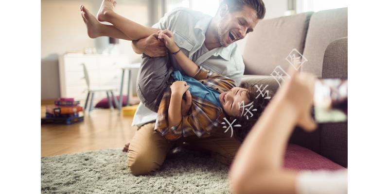 跟亲家旅游回来，碰巧更换相似微信头像，我收到一条儿媳发错语音