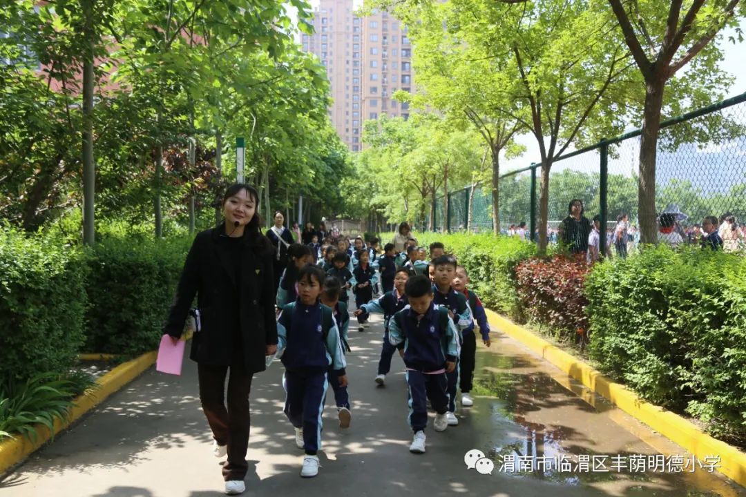 涓板窞骞煎皬琛旀帴,涓拌崼