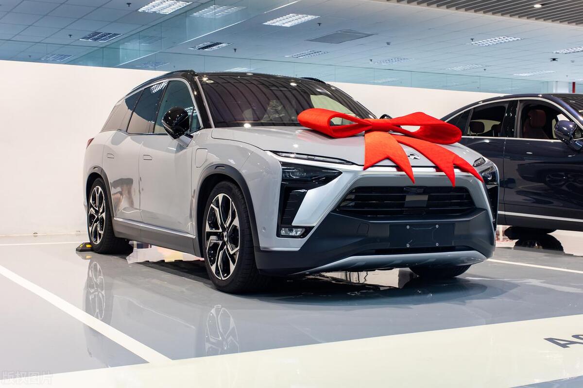 我表弟,包了20亩浅水塘,一年净赚45万,昨天刚提了新车