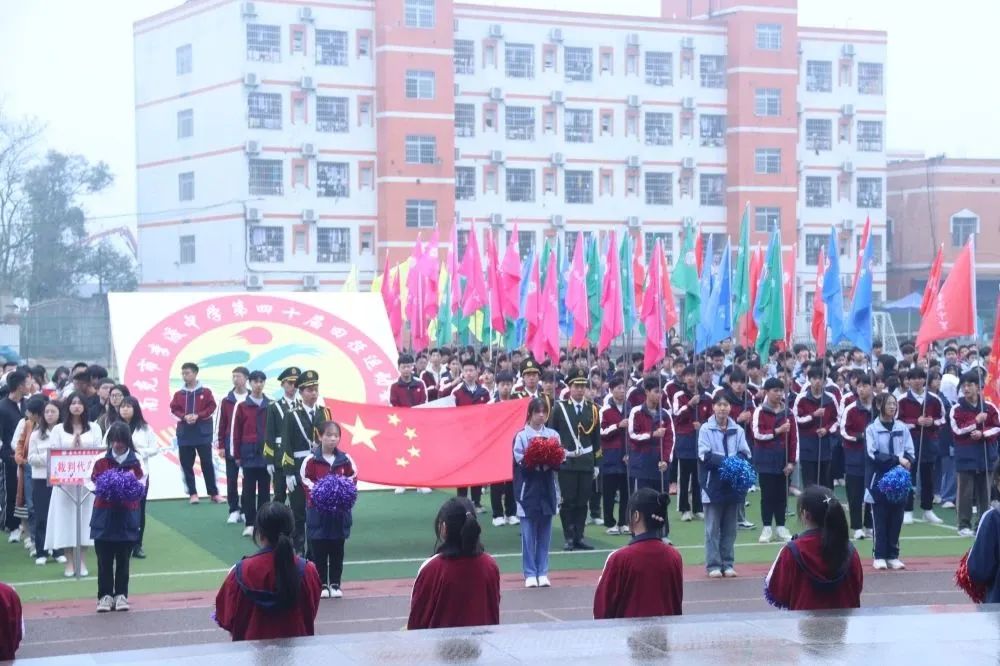 李中学子多矫健运动场上展英姿—李渡中学第四十届田径运动会纪实