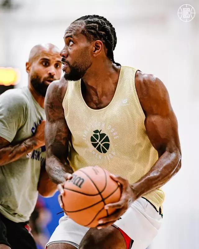 哈登库里汤普森下赛季薪资,谁才是性价比之王电信流量