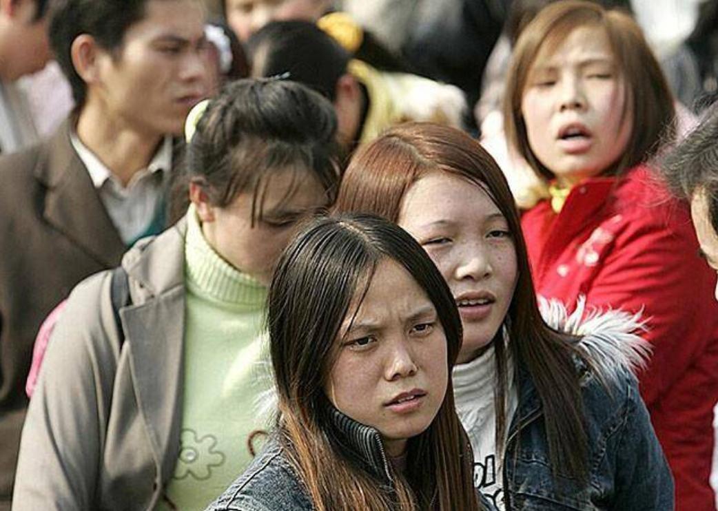 工厂女生追男生,工厂女孩追男孩的原视频