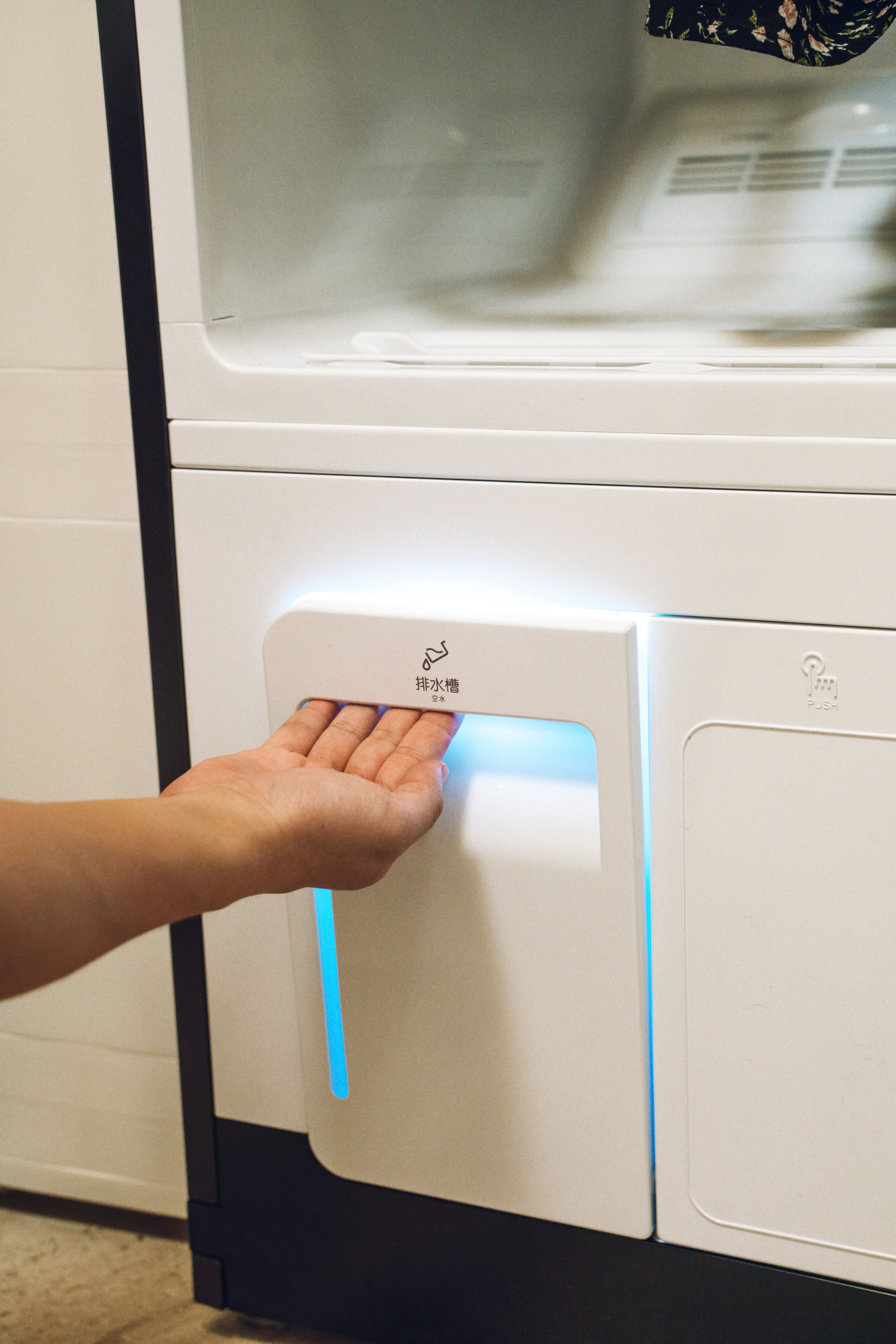 天骏智能衣物护理机使用视频,智能小型衣物护理机