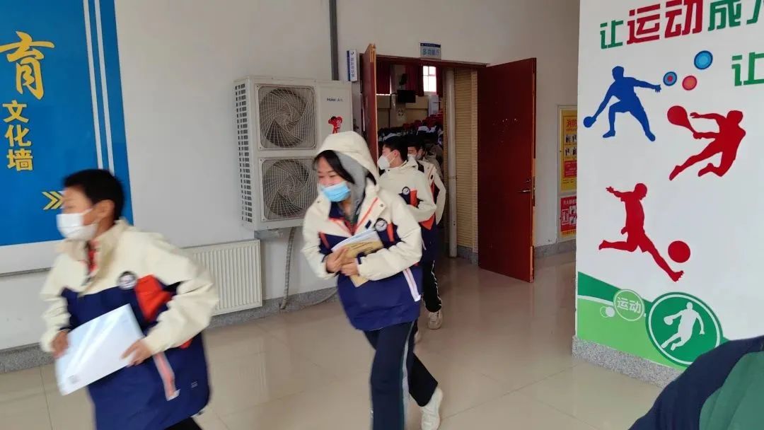 消防安全伴你童行知识小课堂,安全童行消防演练