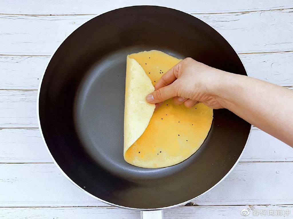 什么材质的锅不粘锅又耐用,刚买回来的锅好用又不粘锅无烟