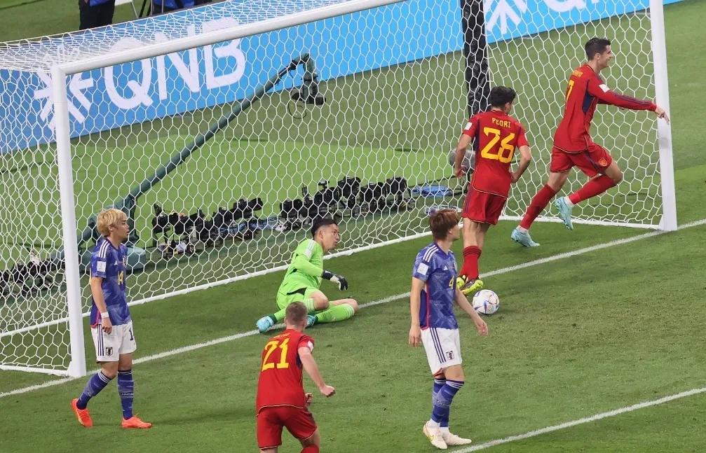 日本队2-1逆转德国队球迷,日本2-1击败西班牙后日本球迷反应